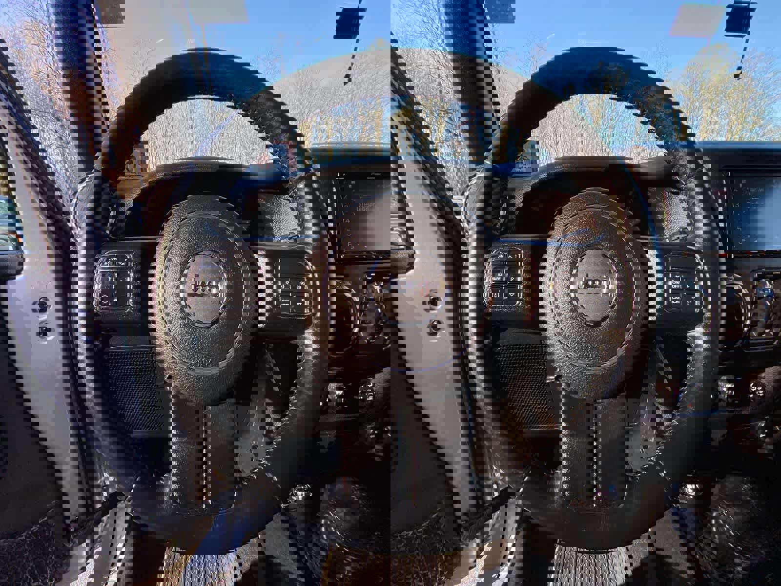 Used 2016 Jeep Wrangler Unlimited Sahara w/ Connectivity Group image 29