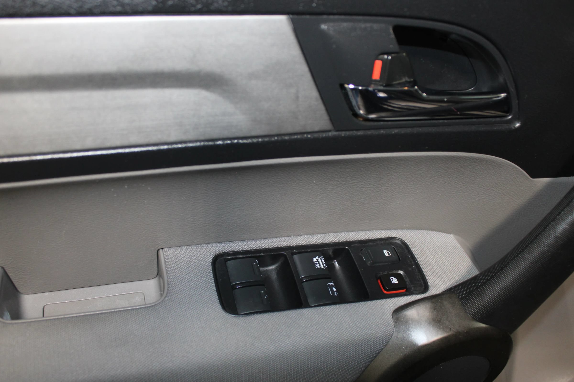 Used 2011 Honda CR-V LX image 12