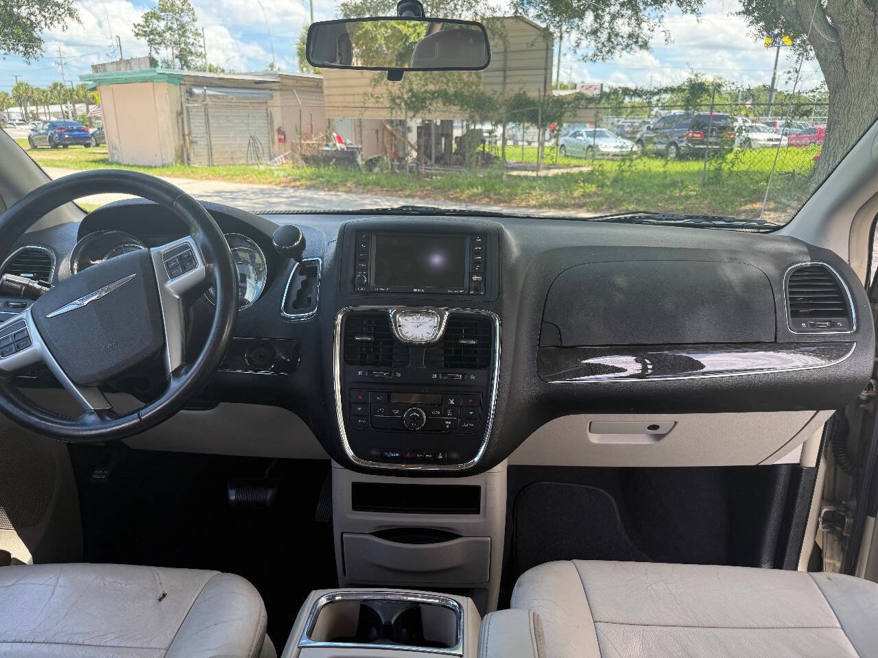 Used 2011 Chrysler Town & Country Touring FWD image 12