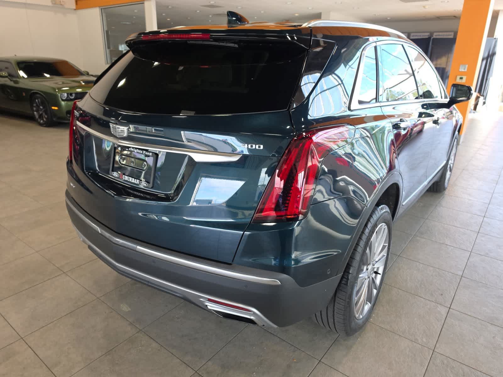 Used 2025 Cadillac XT5 Premium Luxury w/ Technology Package AWD/4WD image 6