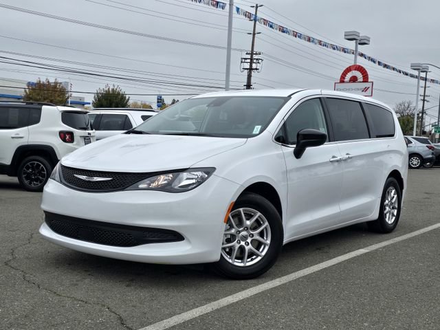 Certified 2024 Chrysler Voyager LX image 3