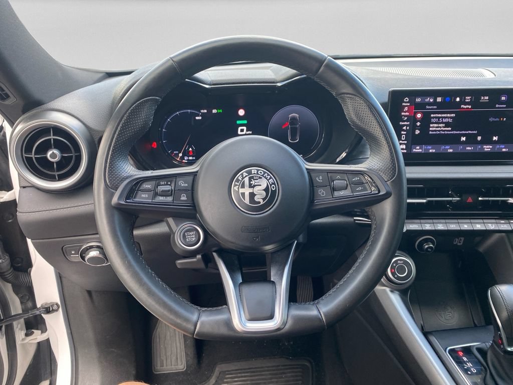 Used 2024 Alfa Romeo Tonale Ti w/ Premium Interior Package AWD/4WD image 12