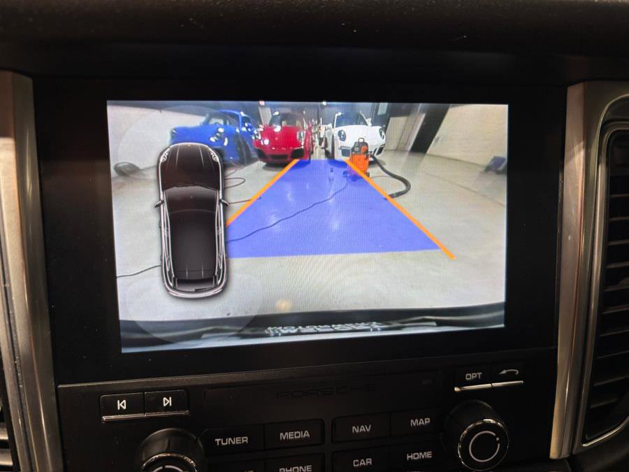Used 2018 Porsche Macan Turbo image 9