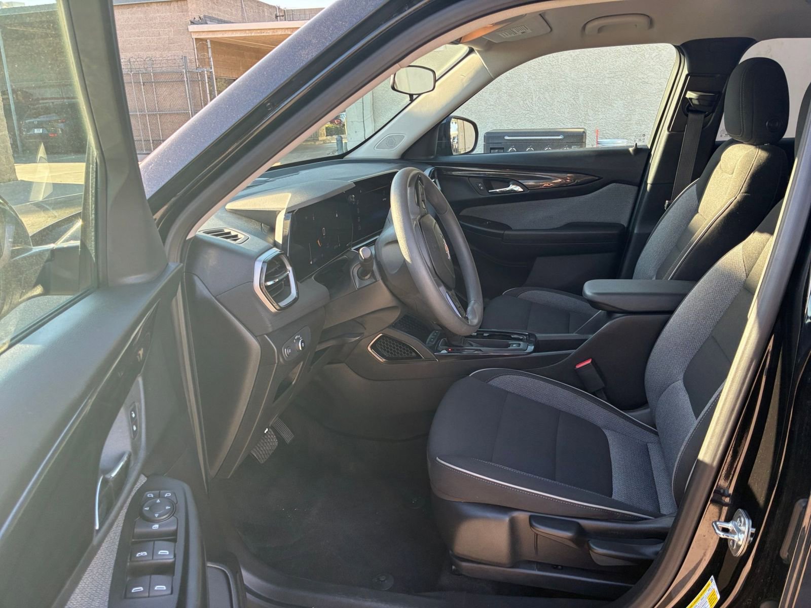 Used 2025 Chevrolet TrailBlazer LT image 25