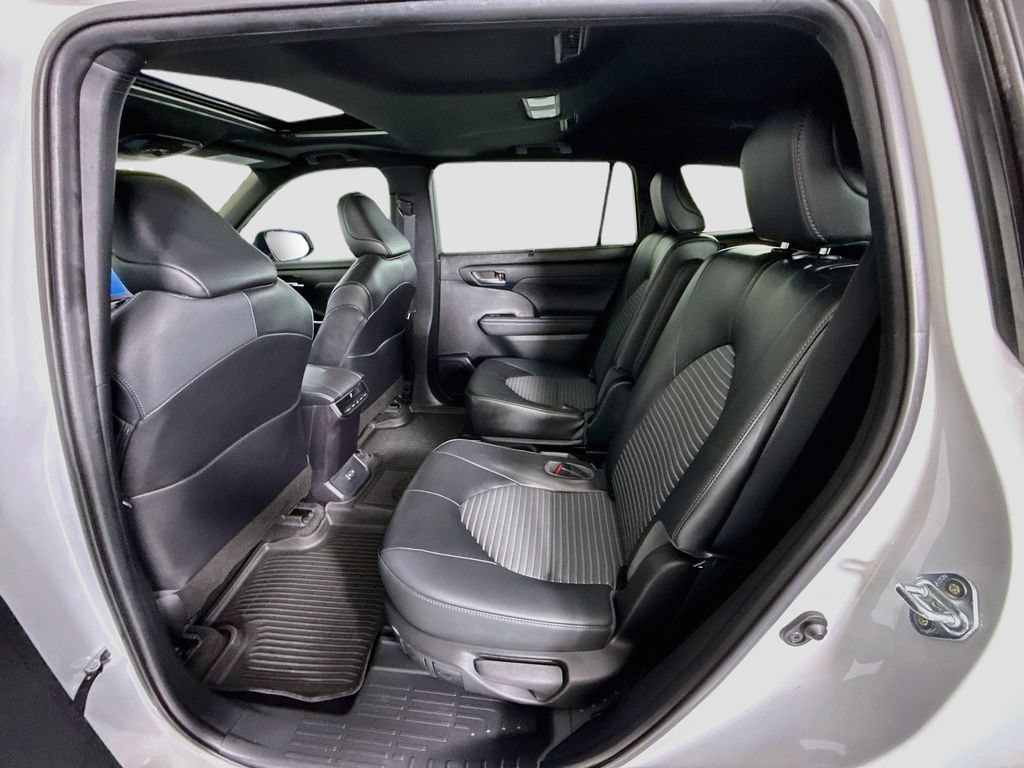Used 2023 Toyota Highlander XSE AWD/4WD image 21