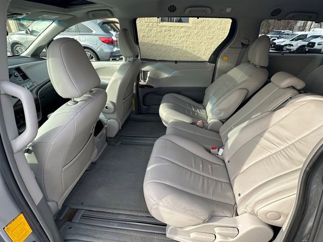 Used 2012 Toyota Sienna XLE image 15