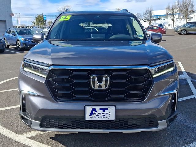 Used 2025 Honda Pilot Touring image 2
