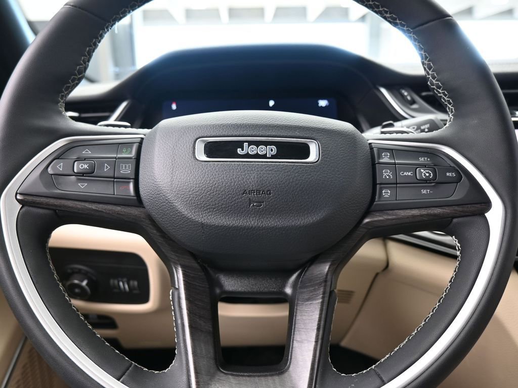 Used 2023 Jeep Grand Cherokee L Limited w/ Luxury Tech Group II AWD/4WD image 30