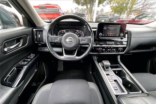 Used 2022 Nissan Pathfinder SV image 8