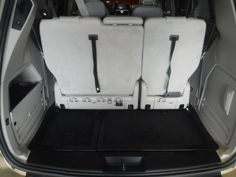 Used 2011 Chrysler Town & Country Touring-L w/ Trailer Tow Group FWD image 33