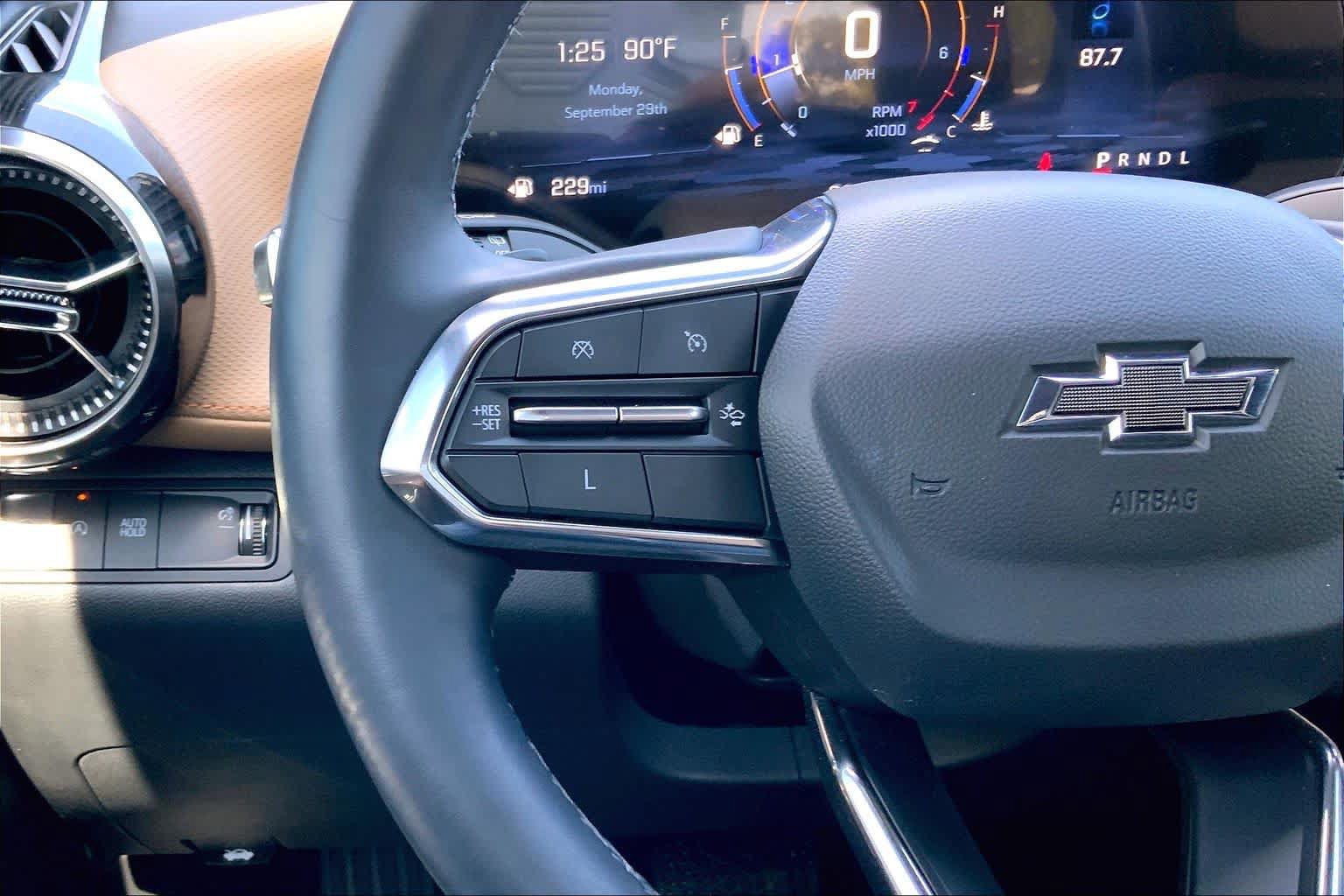 Used 2025 Chevrolet Equinox ACTIV w/ Safety and Technology Package FWD image 24
