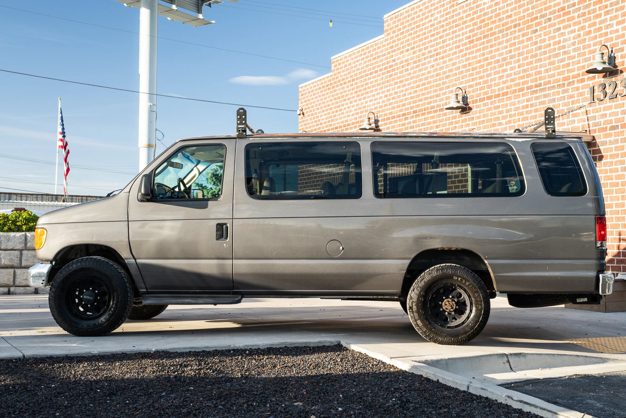 Used 2006 Ford E-350 and Econoline 350 XL RWD image 3