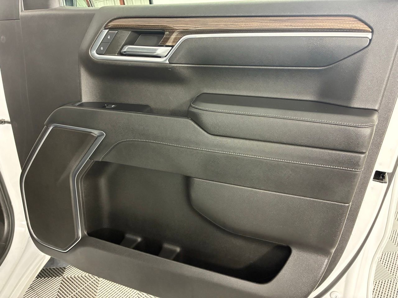 Used 2023 Chevrolet Silverado 1500 LT image 29