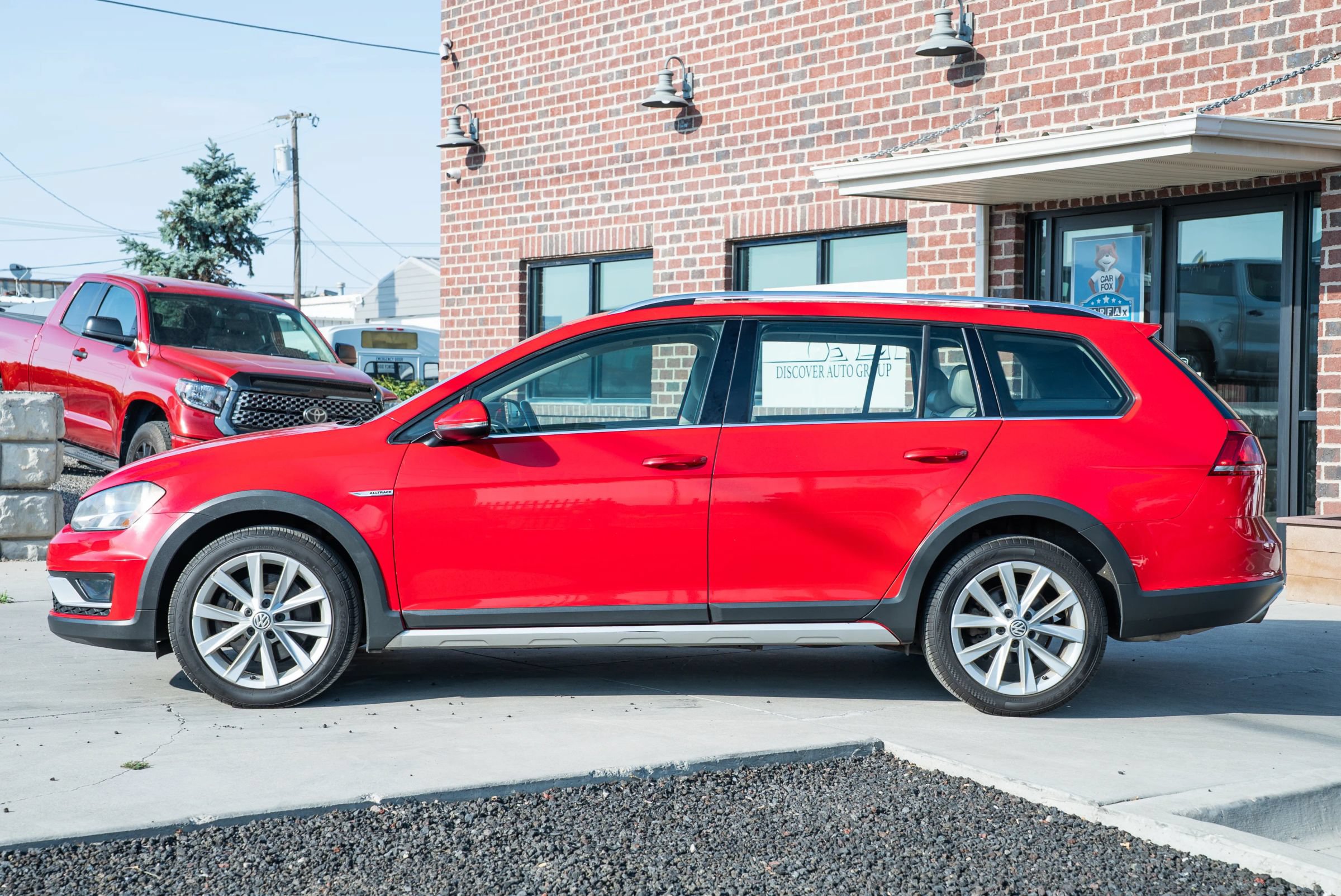 Used 2017 Volkswagen Golf Alltrack S AWD/4WD image 3