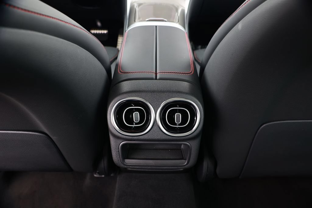 Used 2025 Mercedes-Benz GLC 43 AMG 4MATIC image 37