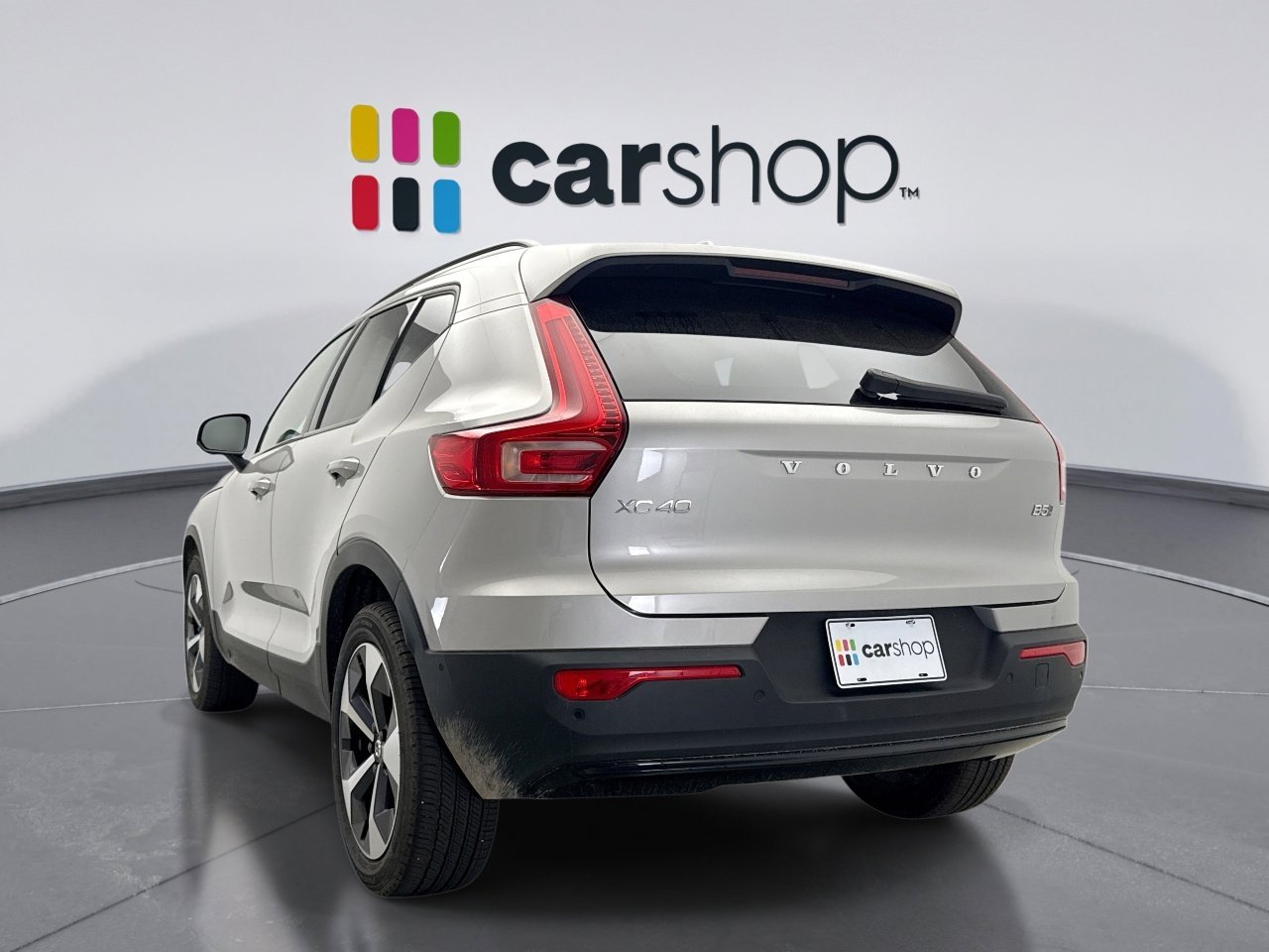Used 2025 Volvo XC40 B5 Plus AWD/4WD image 3