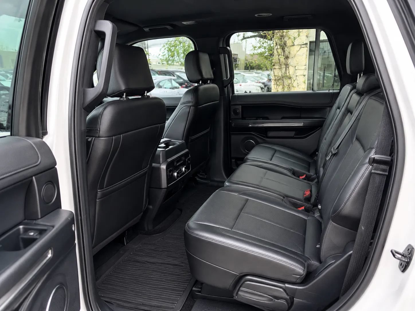 Used 2018 Ford Expedition Max XLT w/ Equipment Group 202A AWD/4WD image 13