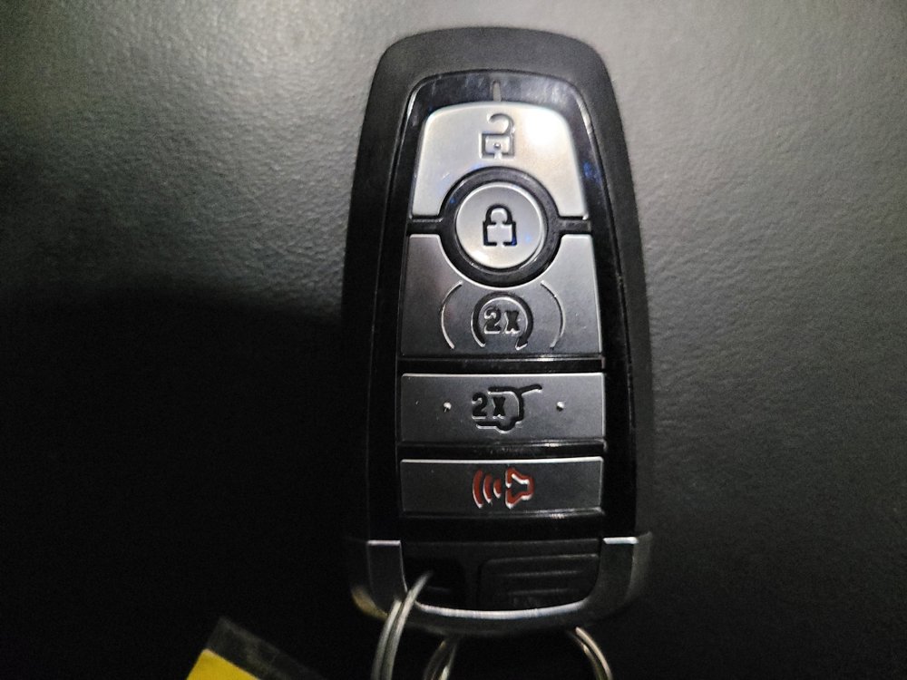 Used 2022 Ford Explorer XLT w/ Equipment Group 202A RWD image 32