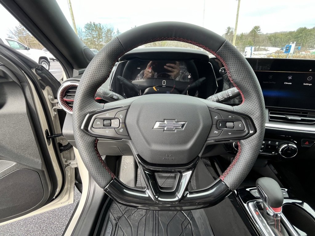 New 2026 Chevrolet Trax RS w/ Sunroof Package image 3