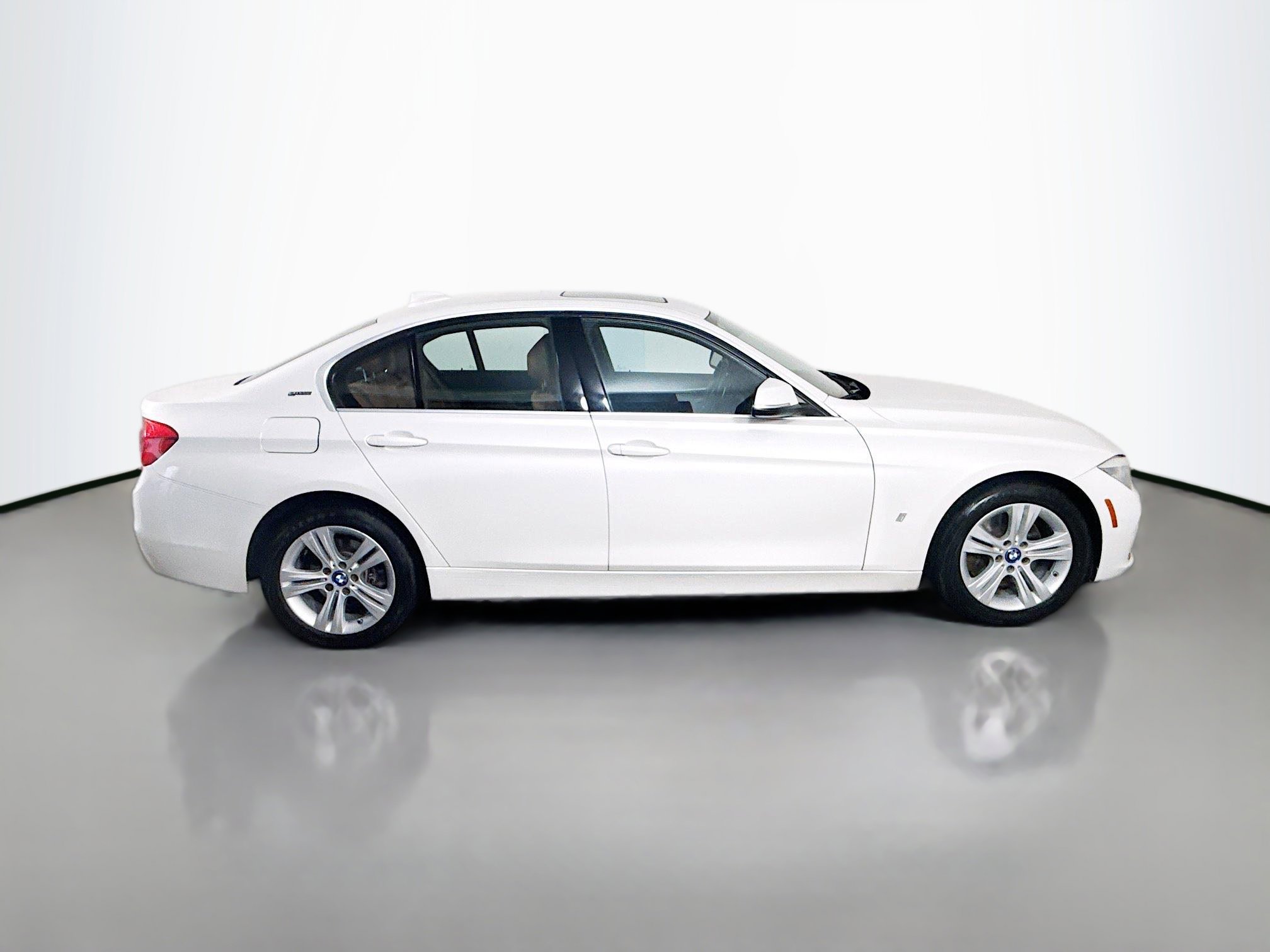 Used 2017 BMW 330e image 11