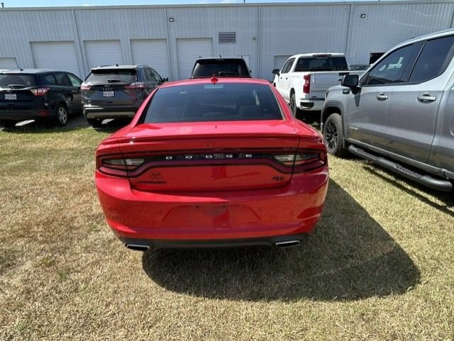 Used 2018 Dodge Charger R/T RWD image 4