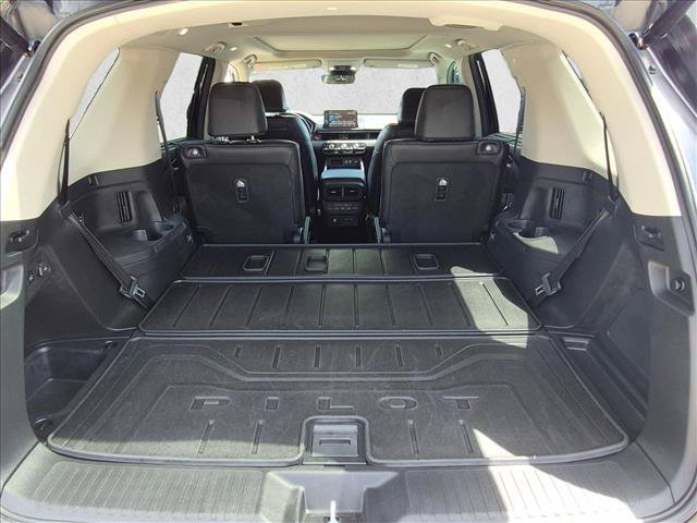 Used 2025 Honda Pilot Elite image 6