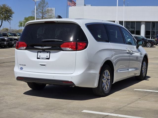 New 2026 Chrysler Voyager LX image 4