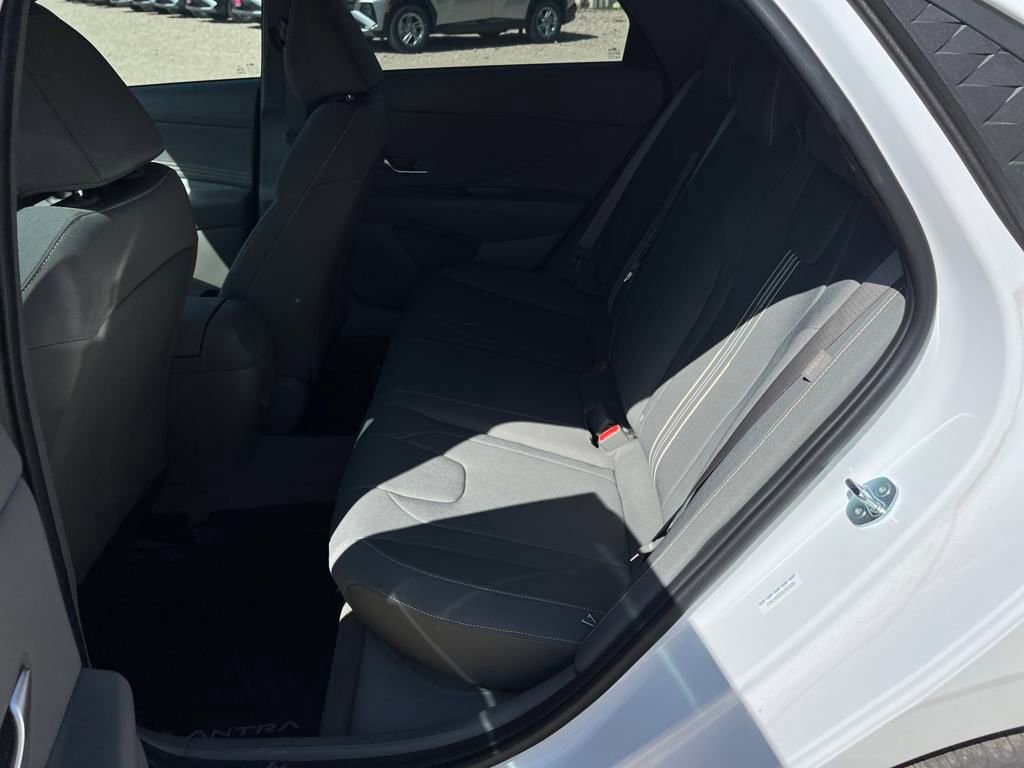 Used 2025 Hyundai Elantra Sport image 11
