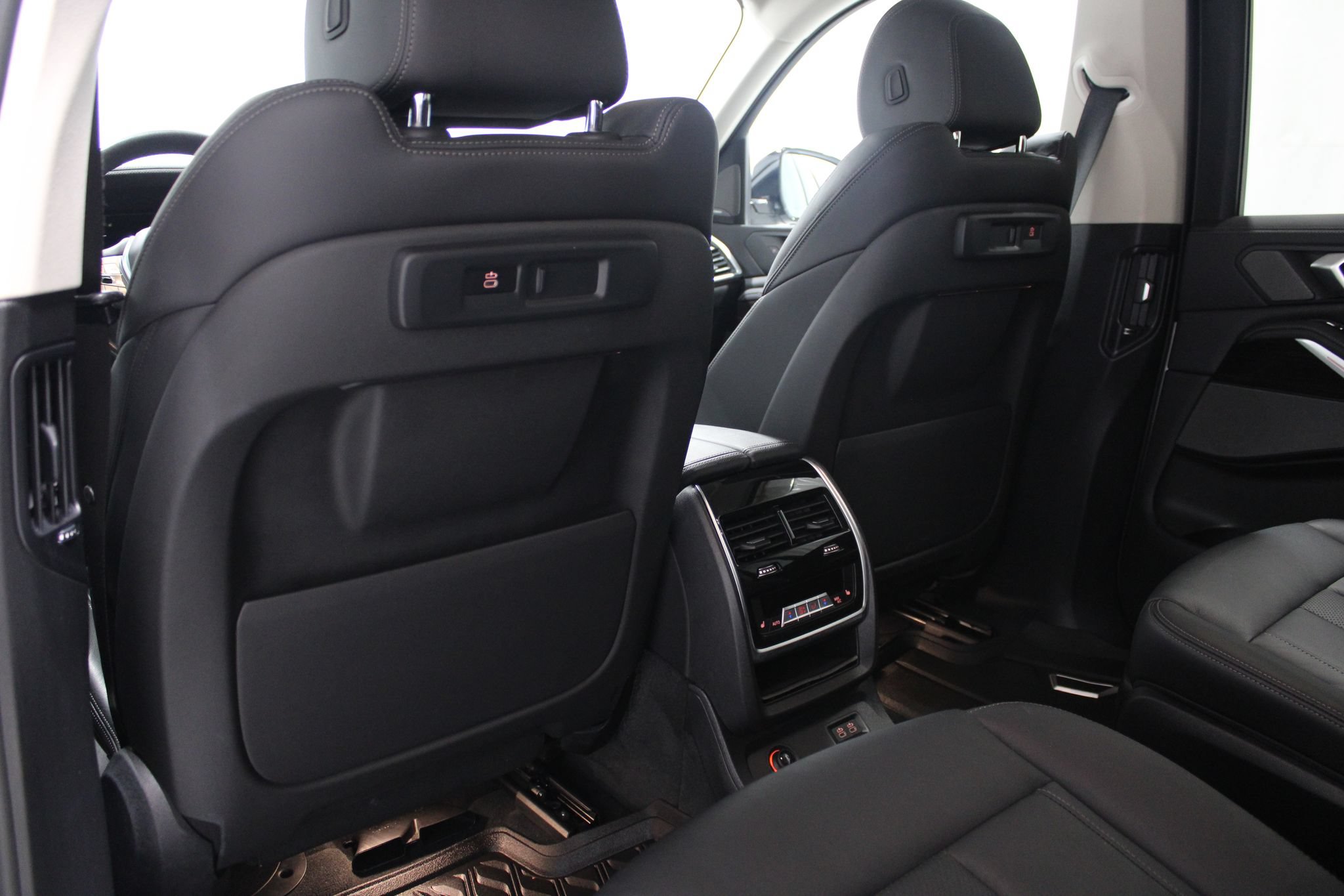 Used 2021 BMW X7 xDrive40i w/ Executive Package AWD/4WD image 17