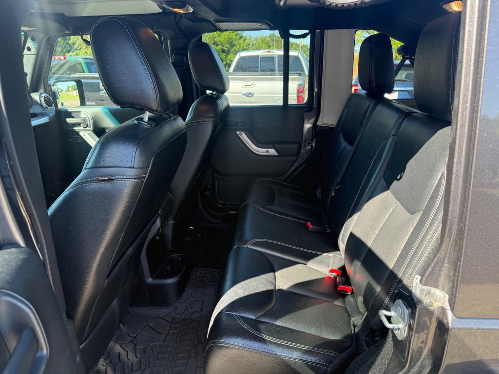 Used 2016 Jeep Wrangler Unlimited Rubicon AWD/4WD image 8