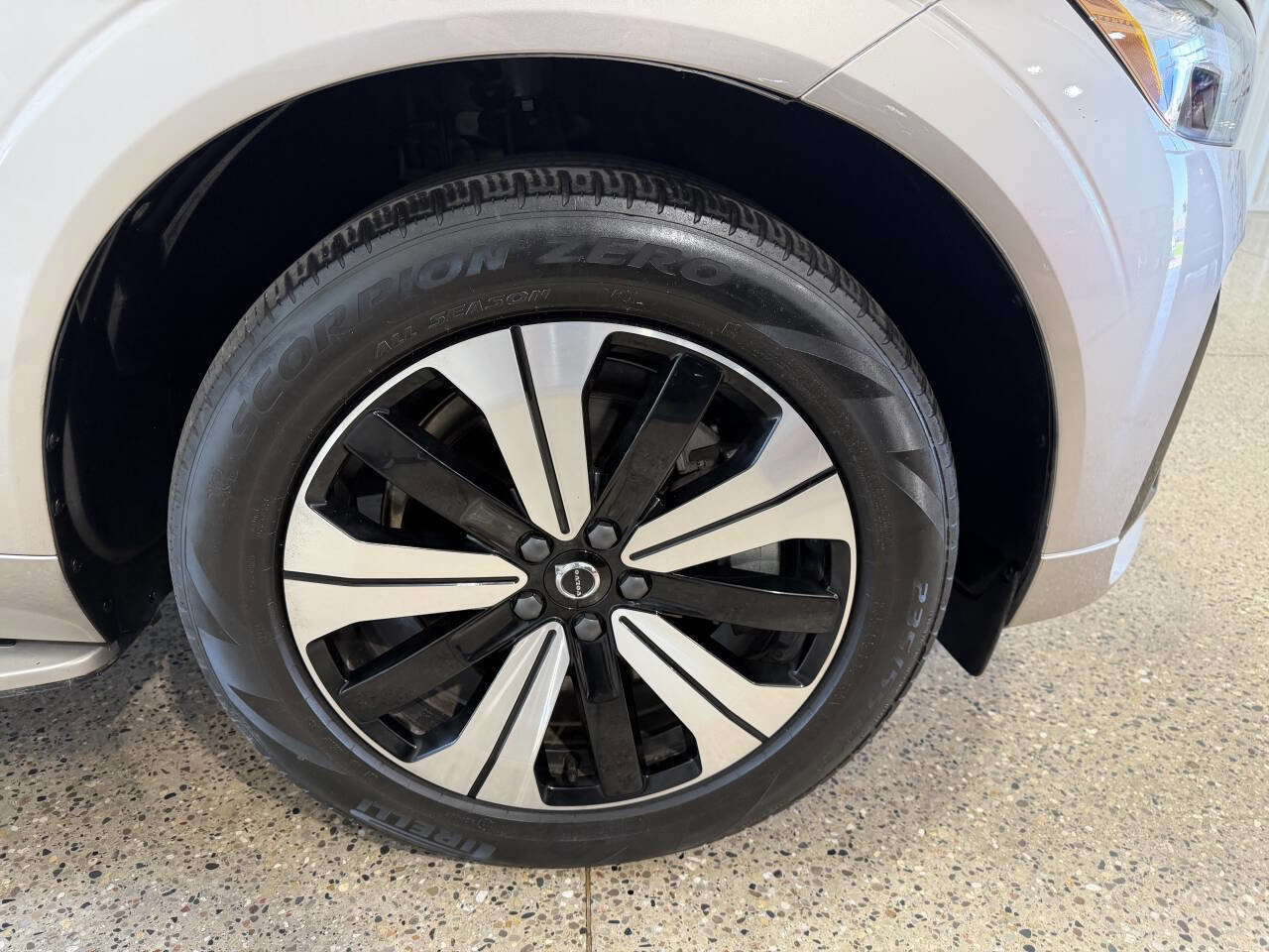 Used 2024 Volvo XC60 T8 Core AWD/4WD image 33