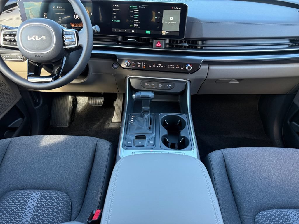 New 2026 Kia Carnival LX FWD image 10