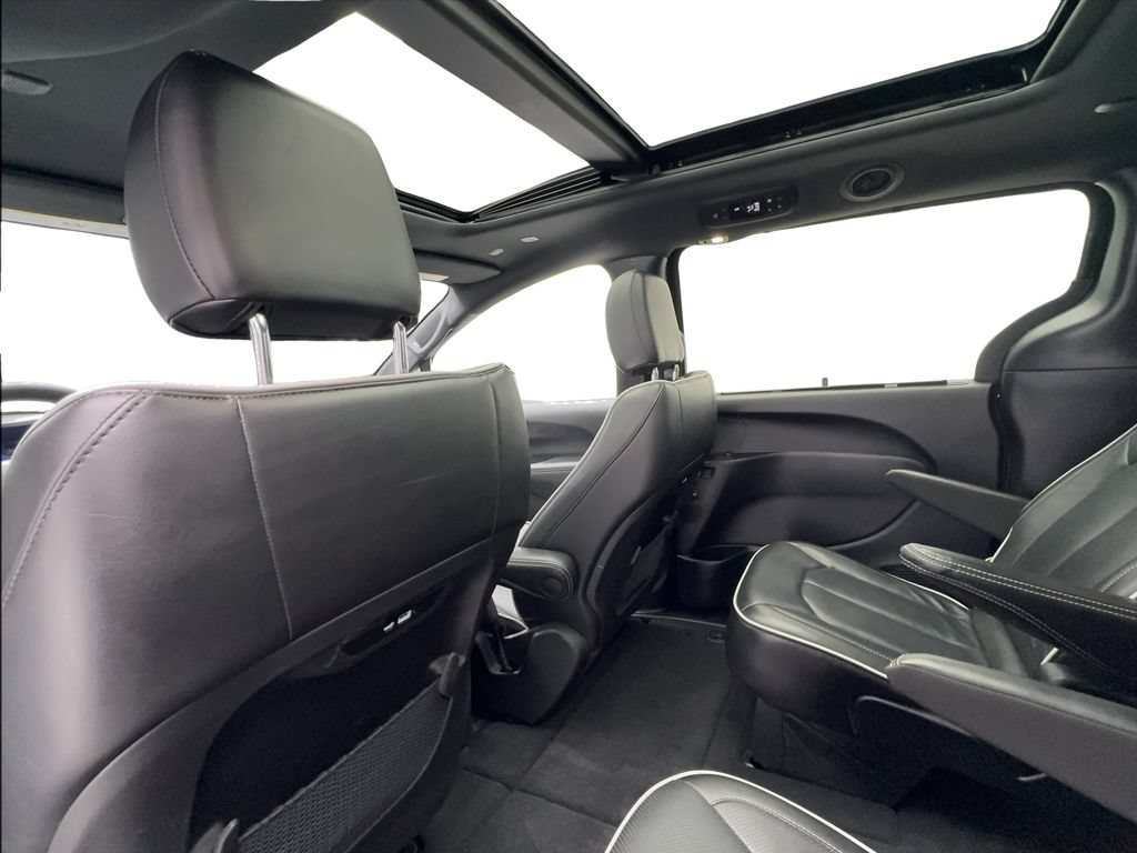 Used 2025 Chrysler Pacifica Limited FWD image 24