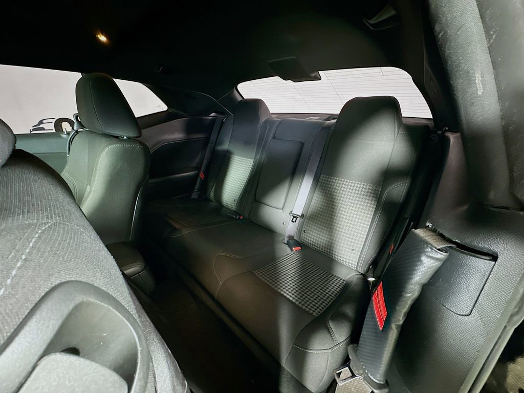 Used 2019 Dodge Challenger SXT image 27