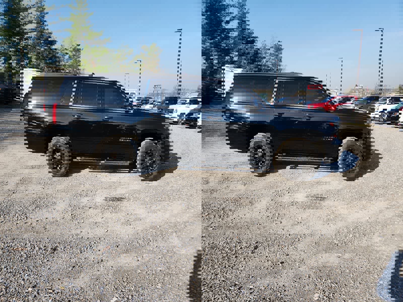 Used 2019 Chevrolet Suburban LT image 6