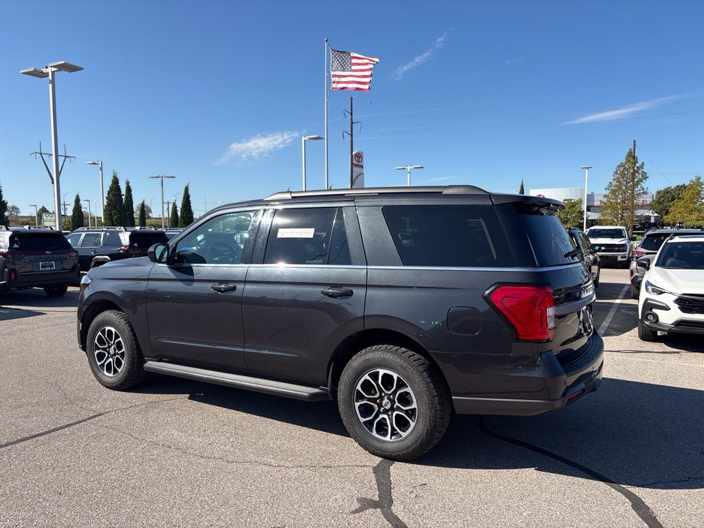Used 2024 Ford Expedition XLT RWD image 6