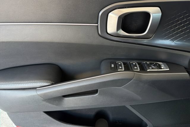 Used 2023 Kia Sorento S w/ Panoramic Sunroof Package FWD image 11