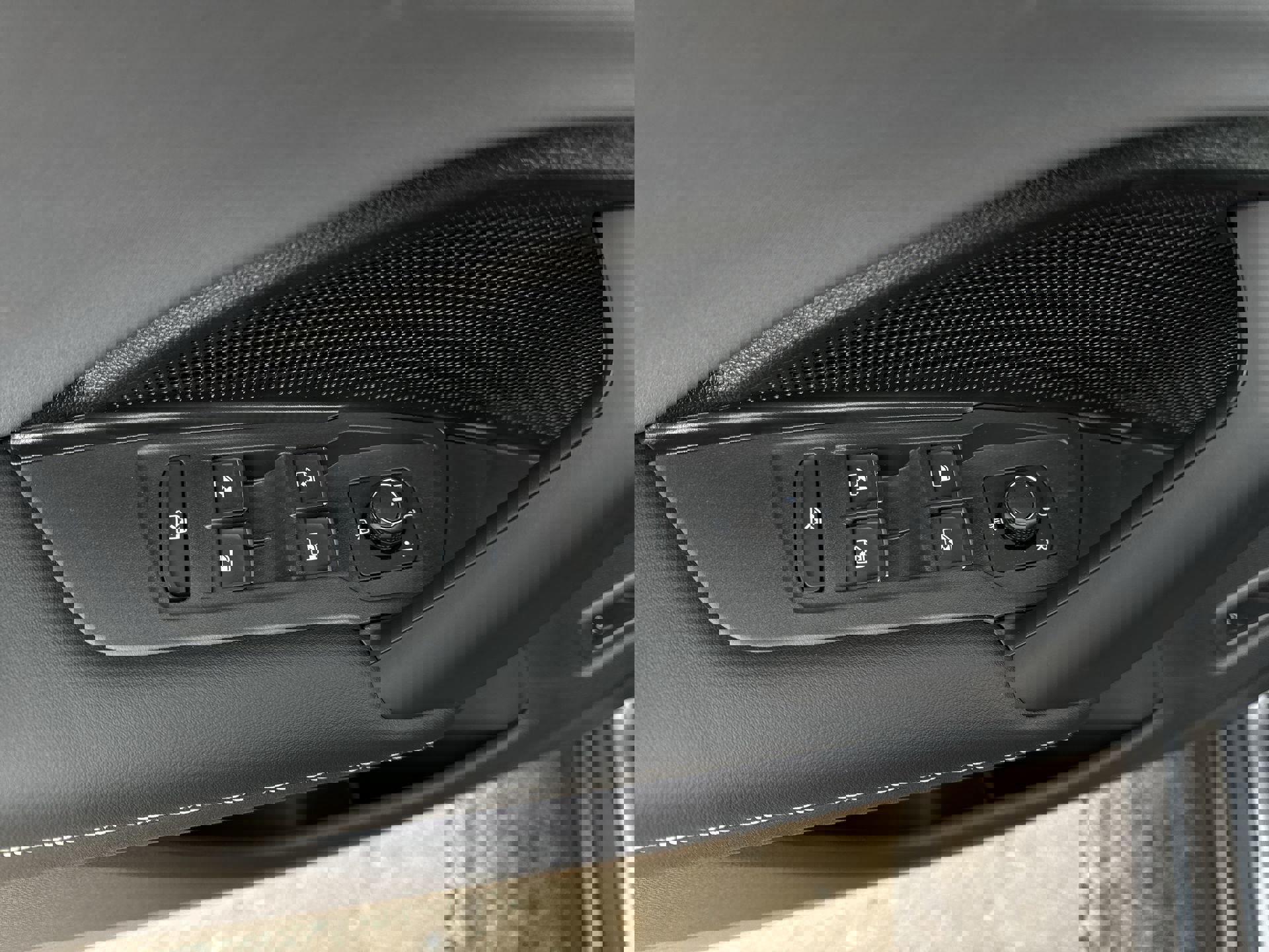 New 2026 Volkswagen Tiguan SE R-Line image 24