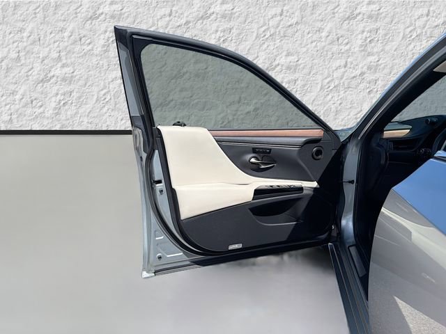 Used 2024 Lexus ES 350 w/ Premium Package image 21
