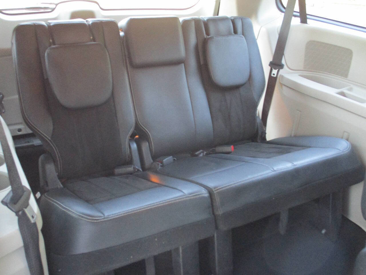 Used 2019 Dodge Grand Caravan SXT image 14