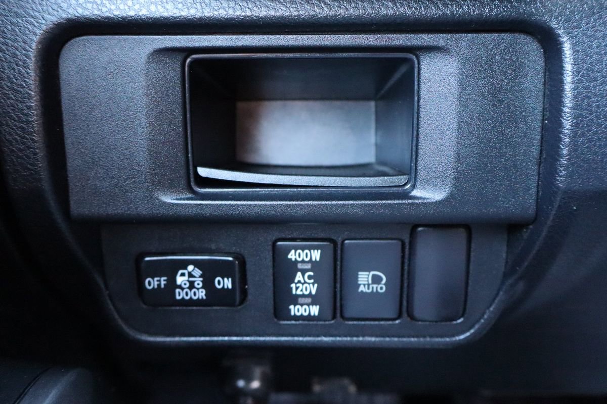 Used 2018 Toyota Tacoma TRD Off-Road AWD/4WD image 29