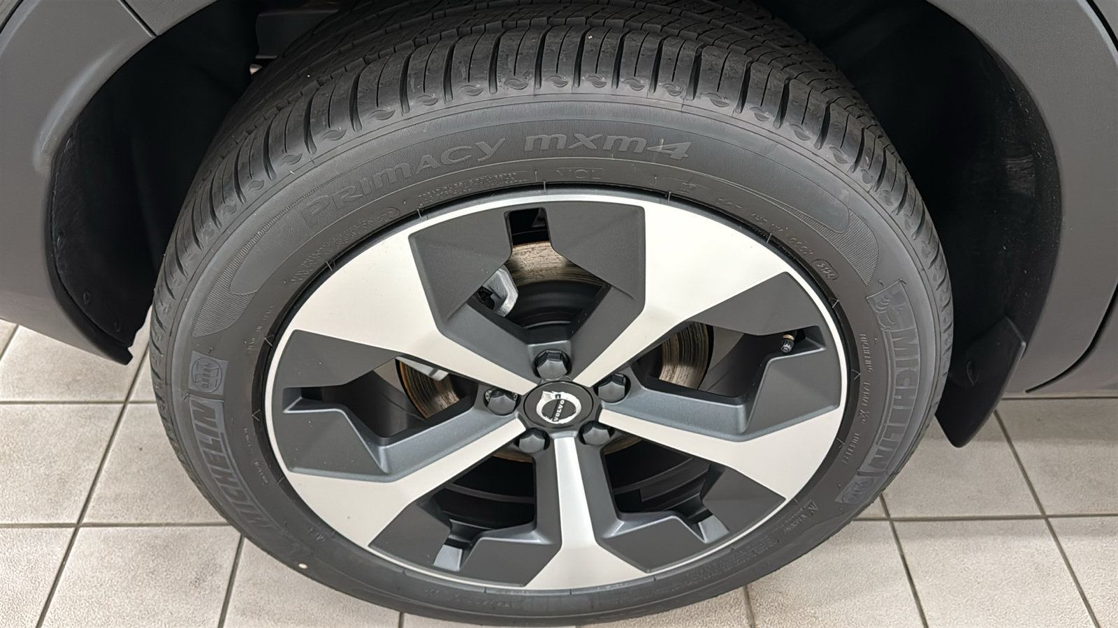 New 2026 Volvo XC40 B5 Plus w/ Protection Package Premier AWD/4WD image 31