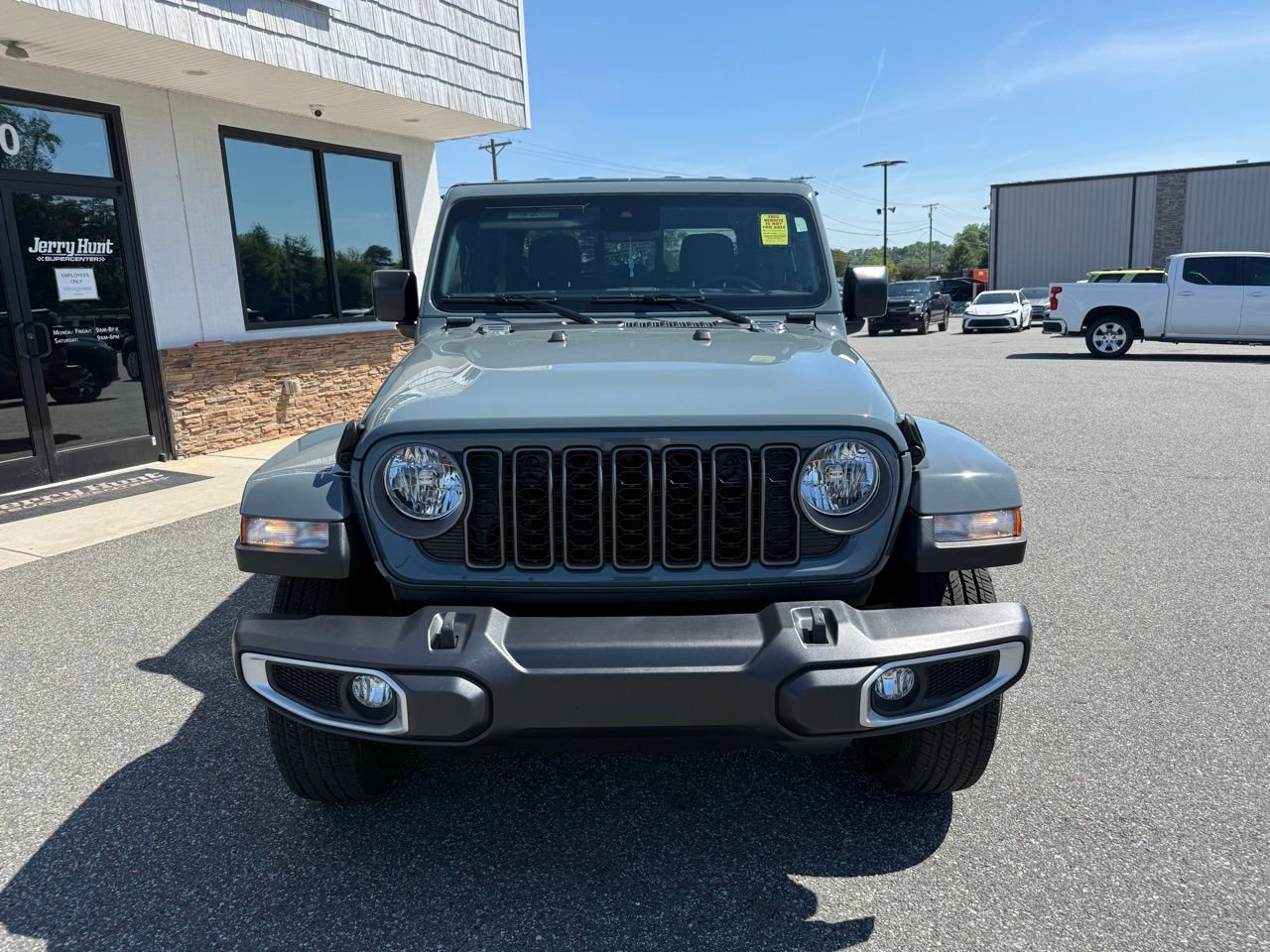 Used 2024 Jeep Gladiator Sport AWD/4WD image 10