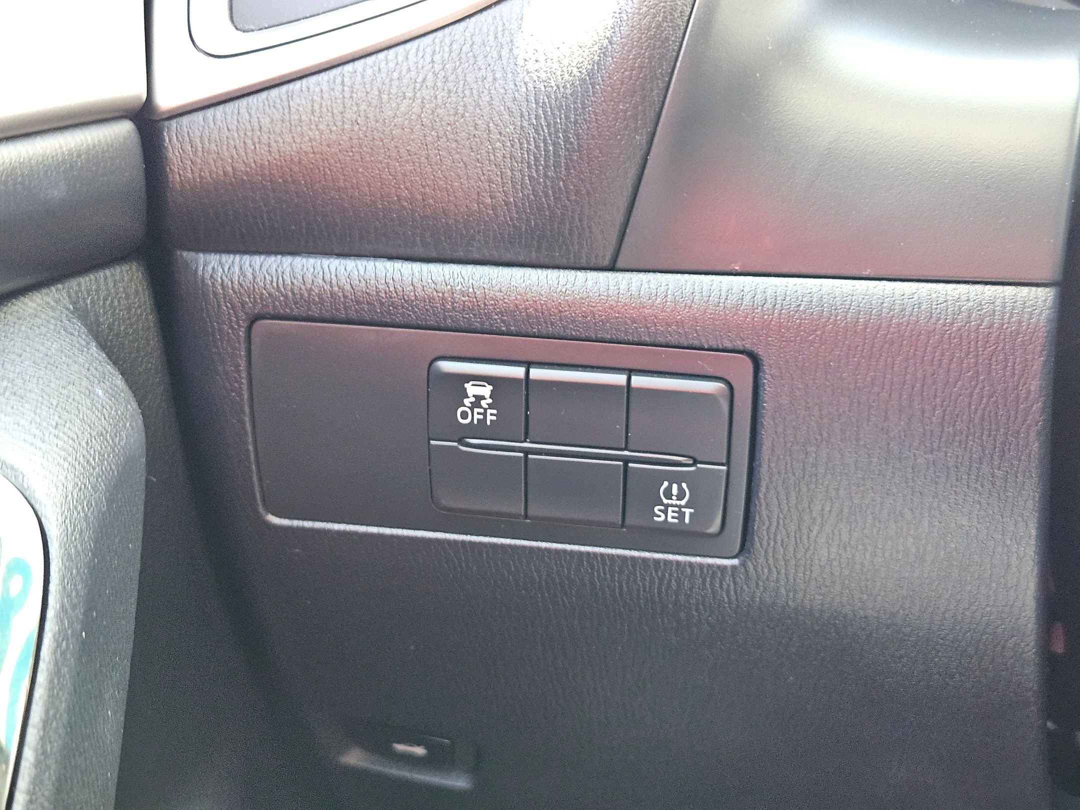 Used 2018 MAZDA MAZDA3 Touring FWD image 16