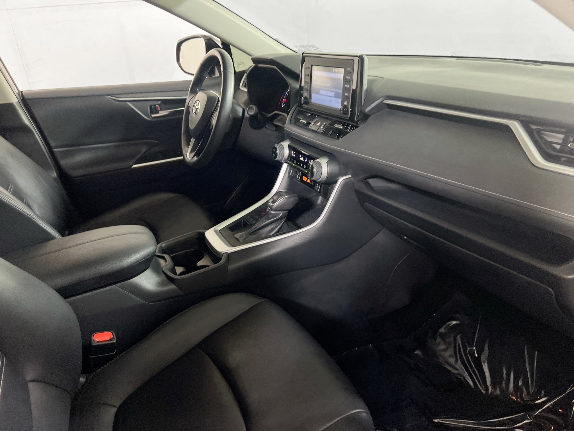 Used 2019 Toyota RAV4 XLE Premium w/ Cold Weather Package AWD/4WD image 28