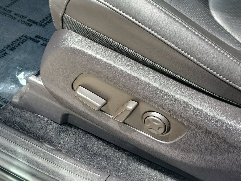 Certified 2025 Kia Carnival EX FWD image 8