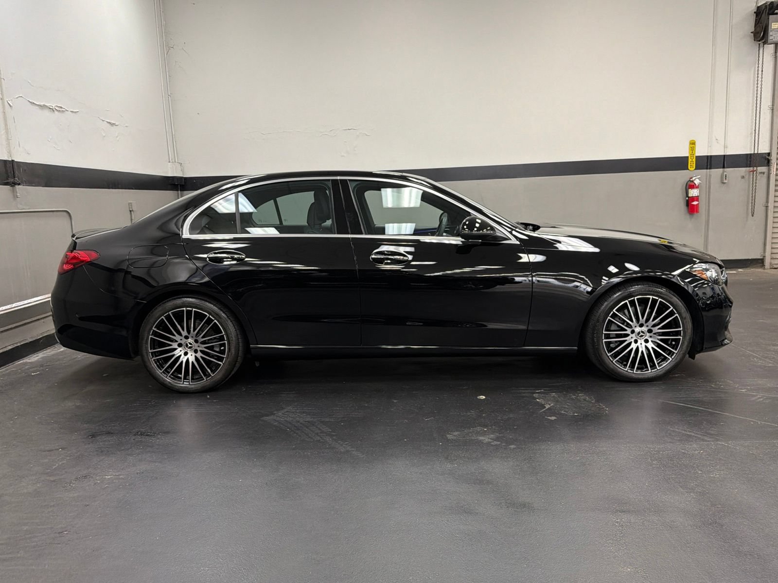 Used 2025 Mercedes-Benz C 300 Sedan image 3