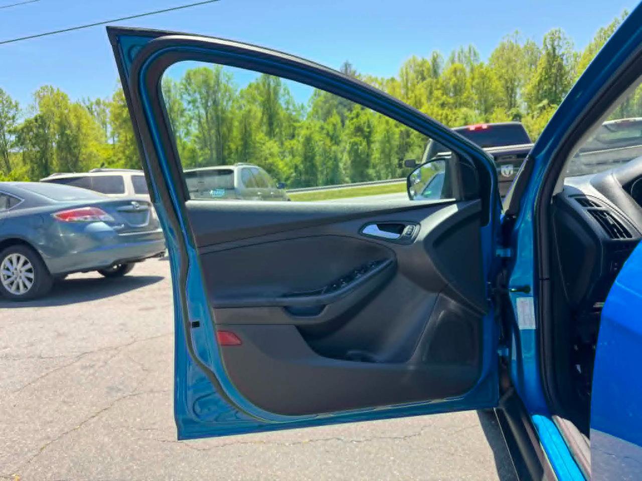 Used 2016 Ford Focus SE image 9