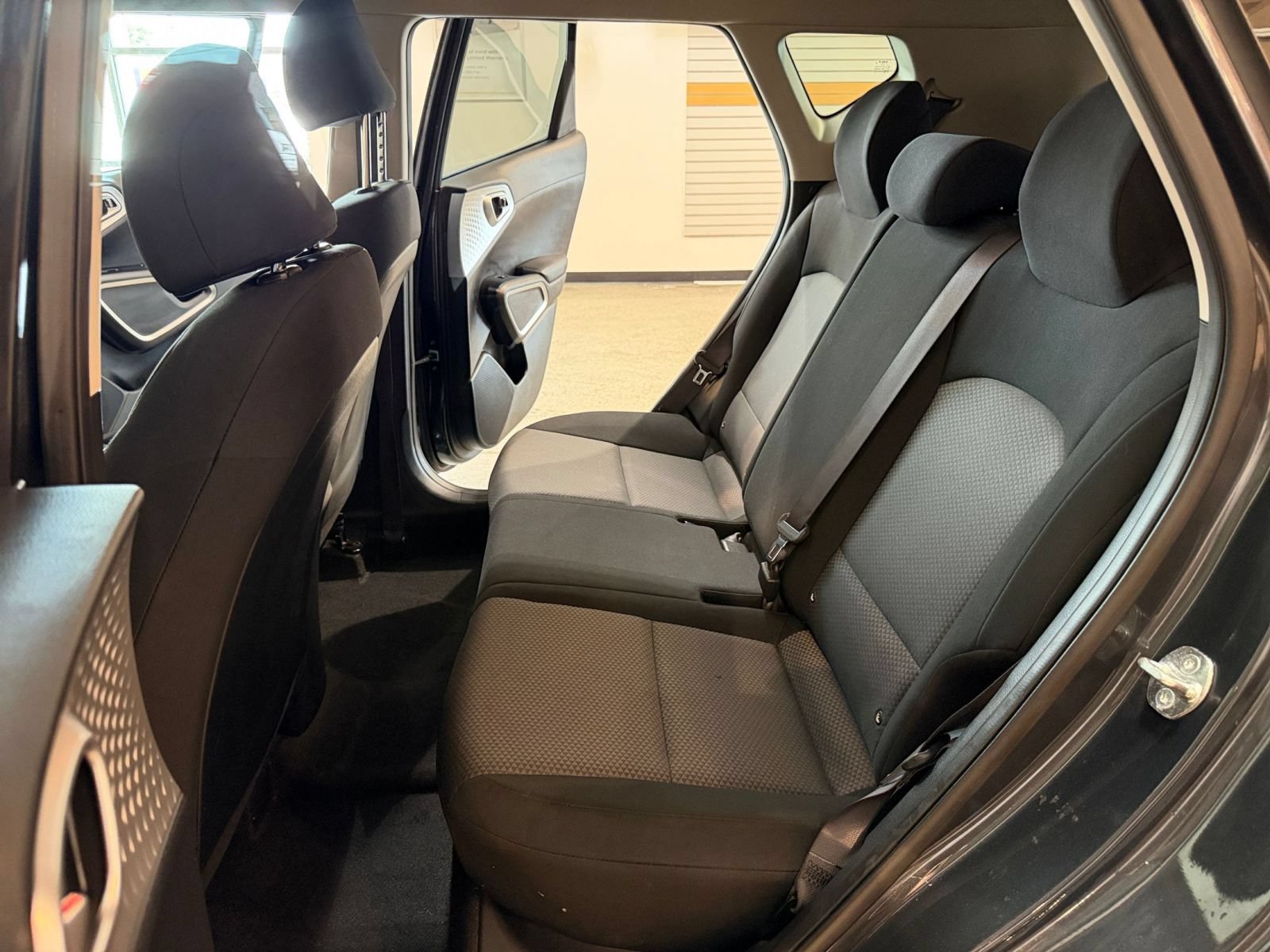 Used 2025 Kia Soul LX w/ LX Technology Package FWD image 38