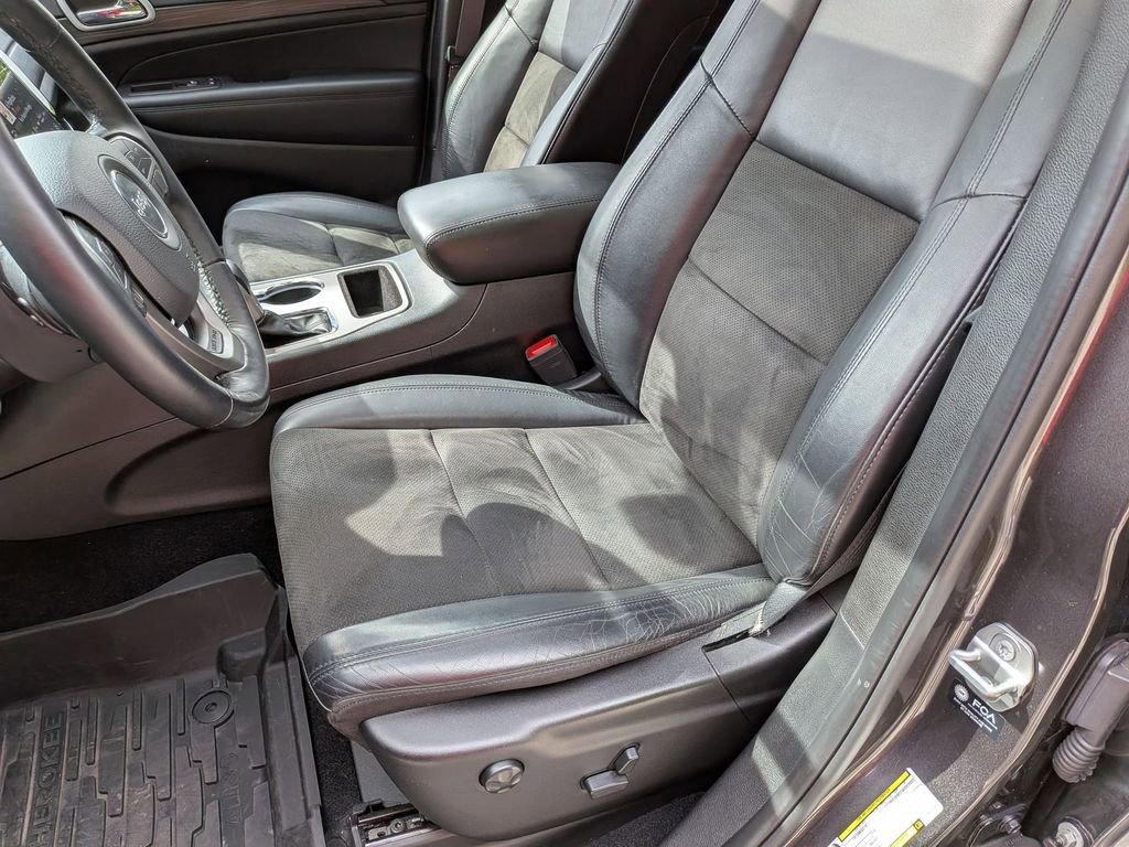 Used 2021 Jeep Grand Cherokee Laredo X AWD/4WD image 24